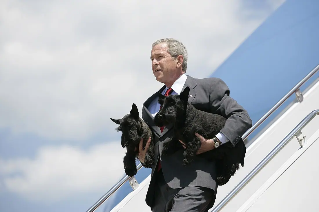 President George W. Bush Arrives at Andrews, AFB with Barney and Beazley, 8/13/2006